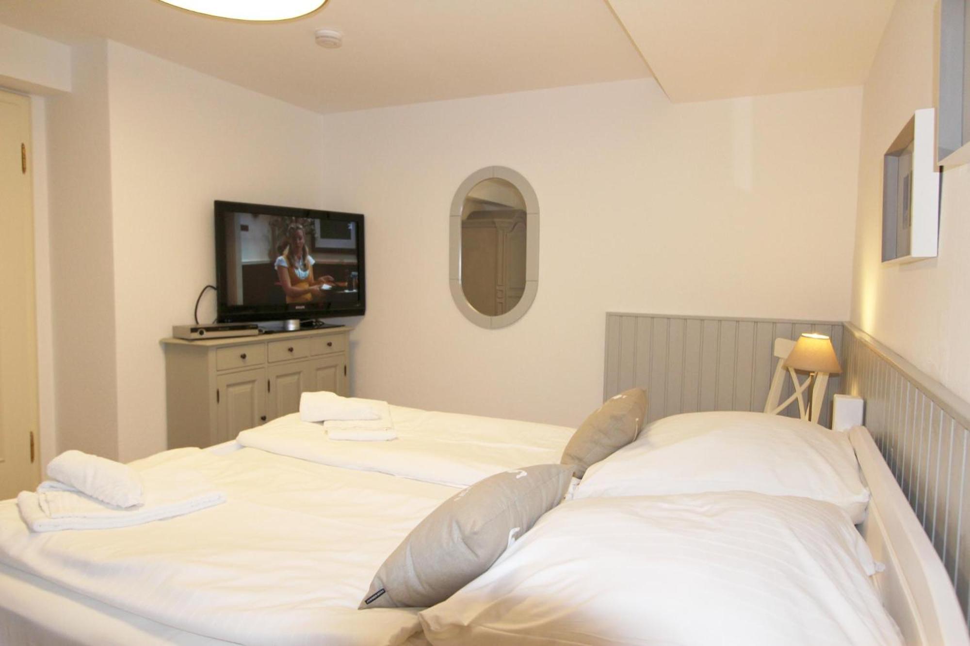 Frisia - Mittelweg 13, App G Apartment Wenningstedt-Braderup